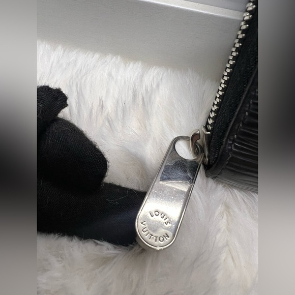 LOUIS VUITTON-CA0123 Black Epi Leather Zippy Wallet - Picture 3 of 14